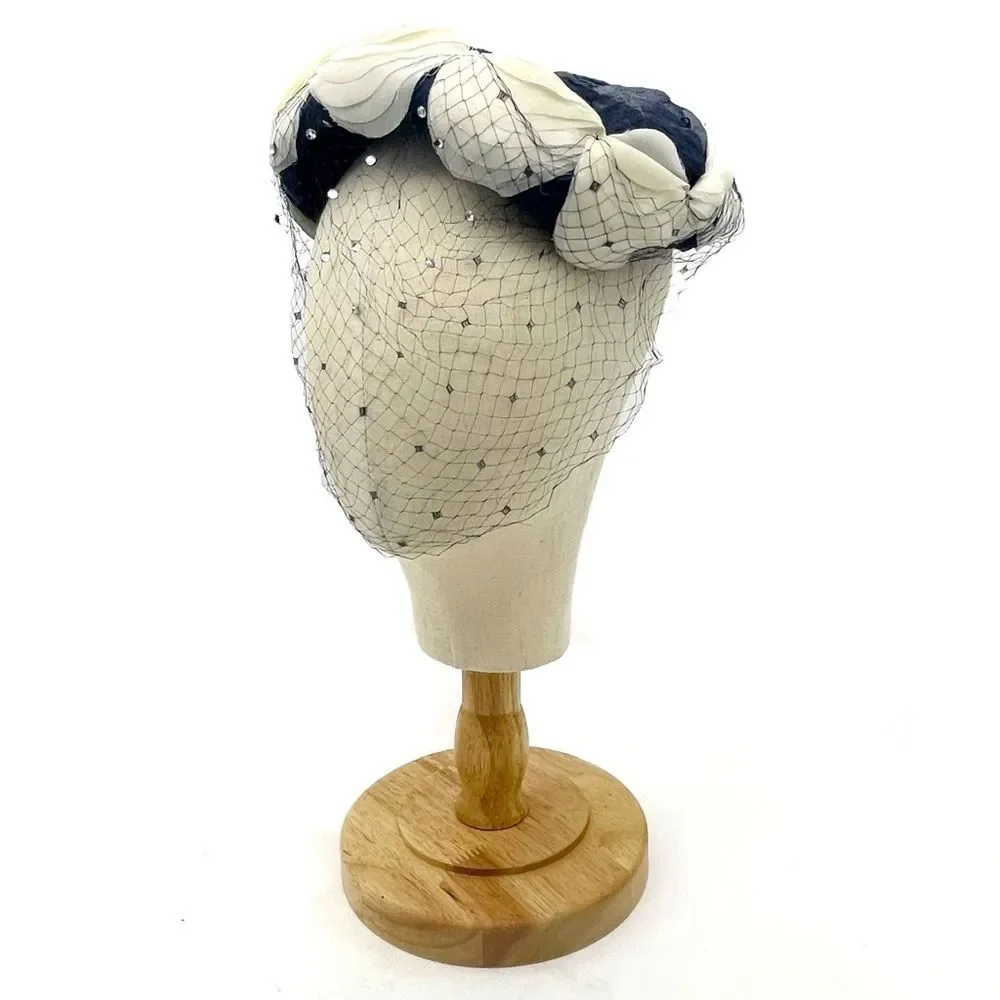 Vintage 1950s Pillbox Hat Navy Straw With White Rose Petals Mesh Veil Rhinestone - Picture 10 of 16